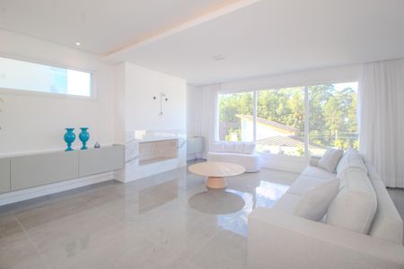 Casa de condomínio para alugar com 311m², 4 quartos e 4 vagas Casa de condomínio para alugar com 311m², 4 quartos e 4 vagasSala/Cozinha