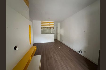 Apartamento à venda com 80m², 3 quartos e 2 vagas Apartamento à venda com 80m², 3 quartos e 2 vagasSala