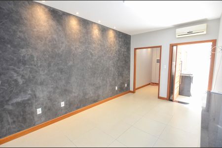 Apartamento à venda com 67m², 2 quartos e 1 vagaSala
