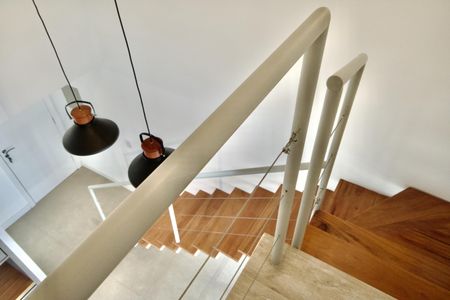 Apartamento para alugar com 69m², 2 quartos e 2 vagas Apartamento para alugar com 69m², 2 quartos e 2 vagasEscada para Suítes