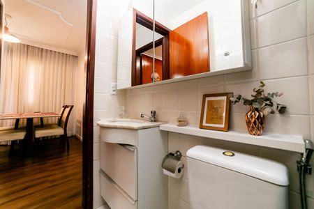 Apartamento à venda com 75m², 2 quartos e 1 vaga Apartamento à venda com 75m², 2 quartos e 1 vagaBanheiro Social