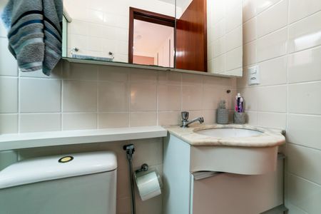 Apartamento à venda com 75m², 2 quartos e 1 vaga Apartamento à venda com 75m², 2 quartos e 1 vagaBanheiro da Suíte
