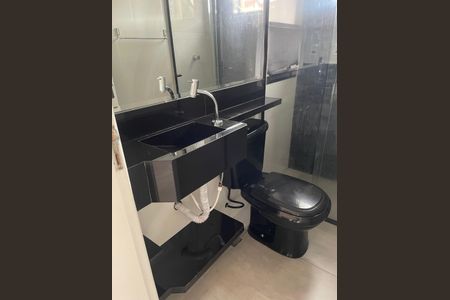 Banheiro de apartamento para alugar com 2 quartos, 60m² em Vila Paranagua, São Paulo