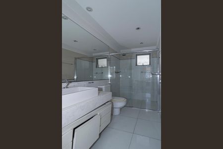 Apartamento à venda com 75m², 1 quarto e 2 vagas Apartamento à venda com 75m², 1 quarto e 2 vagasBanheiro da Suíte