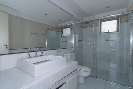 Apartamento à venda com 75m², 1 quarto e 2 vagas Apartamento à venda com 75m², 1 quarto e 2 vagasBanheiro da Suíte