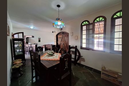 Casa à venda com 3 quartos, 200m² em Itaipu, Niterói