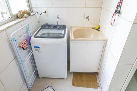 Apartamento para alugar com 65m², 5 quartos e 1 vagaarea de serviço