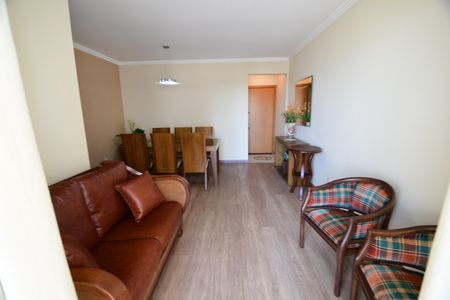 Sala de apartamento para alugar com 3 quartos, 80m² em Taquaral, Campinas