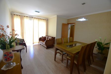 Sala de apartamento para alugar com 3 quartos, 80m² em Taquaral, Campinas