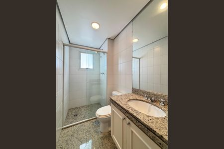 Apartamento para alugar com 212m², 4 quartos e 4 vagas Apartamento para alugar com 212m², 4 quartos e 4 vagasBanheiro da Suíte 1