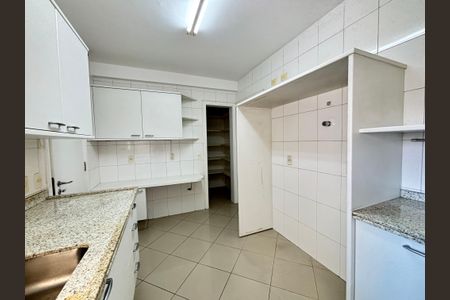 Apartamento para alugar com 212m², 4 quartos e 4 vagas Apartamento para alugar com 212m², 4 quartos e 4 vagasCozinha