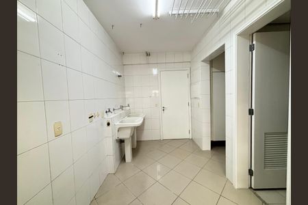 Apartamento para alugar com 212m², 4 quartos e 4 vagas Apartamento para alugar com 212m², 4 quartos e 4 vagasÁrea de Serviço