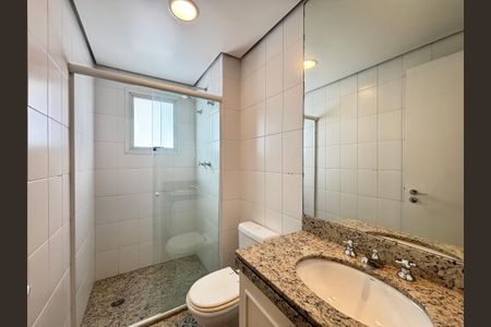 Apartamento para alugar com 212m², 4 quartos e 4 vagas Apartamento para alugar com 212m², 4 quartos e 4 vagasBanheiro da Suíte 1