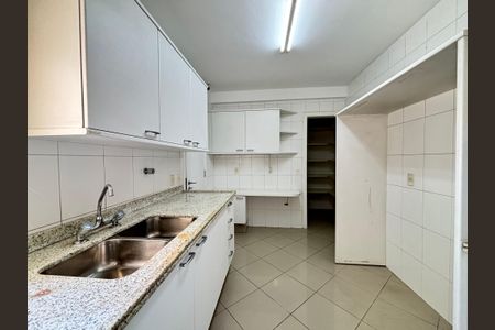 Apartamento para alugar com 212m², 4 quartos e 4 vagas Apartamento para alugar com 212m², 4 quartos e 4 vagasCozinha