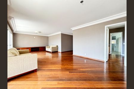 Apartamento para alugar com 212m², 4 quartos e 4 vagas Apartamento para alugar com 212m², 4 quartos e 4 vagasSala