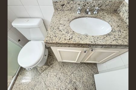 Apartamento para alugar com 212m², 4 quartos e 4 vagas Apartamento para alugar com 212m², 4 quartos e 4 vagasBanheiro da Suíte 2