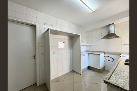 Apartamento para alugar com 212m², 4 quartos e 4 vagas Apartamento para alugar com 212m², 4 quartos e 4 vagasCozinha