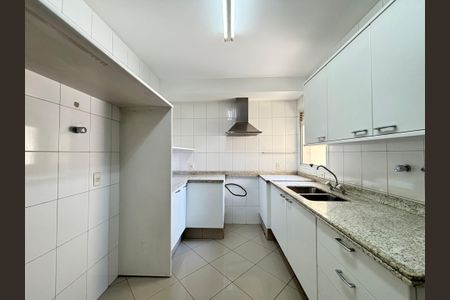 Apartamento para alugar com 212m², 4 quartos e 4 vagas Apartamento para alugar com 212m², 4 quartos e 4 vagasCozinha