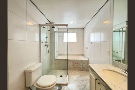 Apartamento para alugar com 212m², 4 quartos e 4 vagas Apartamento para alugar com 212m², 4 quartos e 4 vagasBanheiro da Suíte 4