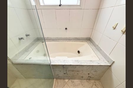 Apartamento para alugar com 212m², 4 quartos e 4 vagas Apartamento para alugar com 212m², 4 quartos e 4 vagasBanheiro da Suíte 4