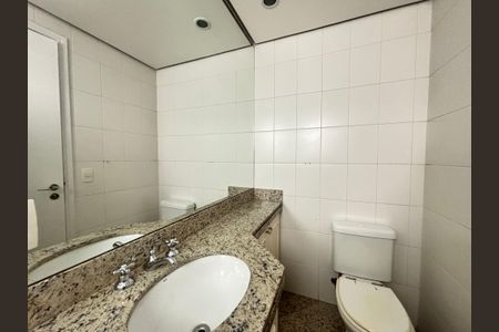 Apartamento para alugar com 212m², 4 quartos e 4 vagas Apartamento para alugar com 212m², 4 quartos e 4 vagasBanheiro da Suíte 4