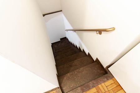 Casa para alugar com 167m², 3 quartos e 4 vagasEscada