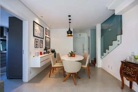 Casa de condomínio à venda com 126m², 2 quartos e 3 vagasSala