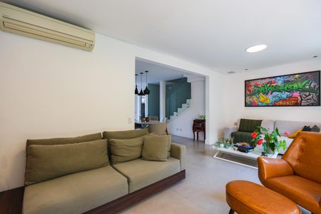 Sala de casa de condomínio à venda com 2 quartos, 126m² em Jardim Monte Kemel, São Paulo