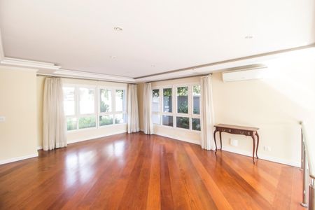 Sala  de casa de condomínio para alugar com 4 quartos, 600m² em Alphaville Residencial Zero, Barueri