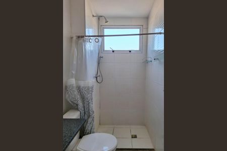 Apartamento para alugar com 60m², 3 quartos e 1 vaga Apartamento para alugar com 60m², 3 quartos e 1 vagaBanheiro da Suíte 1