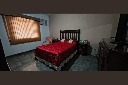 Casa à venda com 200m², 4 quartos e 1 vagaQuarto