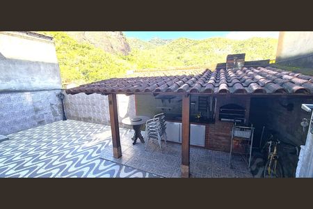 Casa à venda com 200m², 4 quartos e 1 vagaÁrea churrasqueira