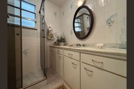 Apartamento à venda com 128m², 2 quartos e 1 vaga Apartamento à venda com 128m², 2 quartos e 1 vagaBanheiro social