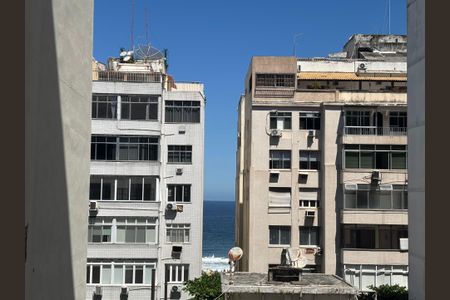 Apartamento à venda com 128m², 2 quartos e 1 vaga Apartamento à venda com 128m², 2 quartos e 1 vagaSuíte - closet - vista para o mar