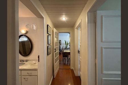 Apartamento à venda com 128m², 2 quartos e 1 vaga Apartamento à venda com 128m², 2 quartos e 1 vagaBanheiro social - corredor de acesso