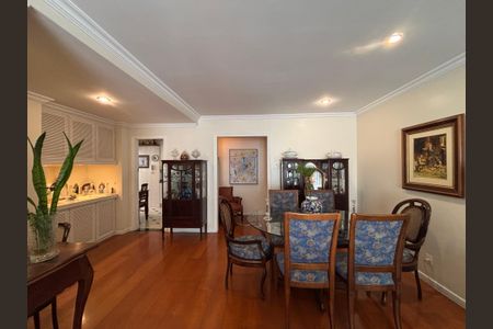 Apartamento à venda com 128m², 2 quartos e 1 vaga Apartamento à venda com 128m², 2 quartos e 1 vagaSala