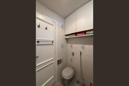Apartamento à venda com 128m², 2 quartos e 1 vaga Apartamento à venda com 128m², 2 quartos e 1 vagaBanheiro social