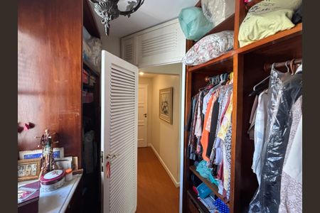 Apartamento à venda com 128m², 2 quartos e 1 vaga Apartamento à venda com 128m², 2 quartos e 1 vagaSuíte - closet