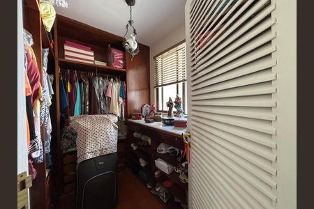 Apartamento à venda com 128m², 2 quartos e 1 vaga Apartamento à venda com 128m², 2 quartos e 1 vagaSuíte - closet
