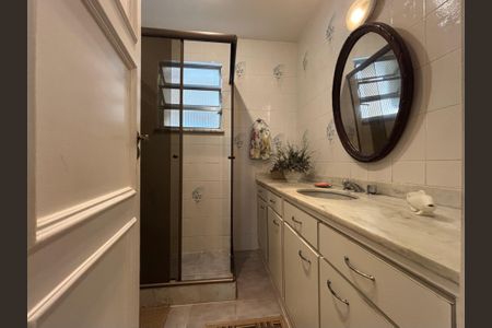 Apartamento à venda com 128m², 2 quartos e 1 vaga Apartamento à venda com 128m², 2 quartos e 1 vagaBanheiro social