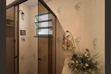 Apartamento à venda com 128m², 2 quartos e 1 vaga Apartamento à venda com 128m², 2 quartos e 1 vagaBanheiro social