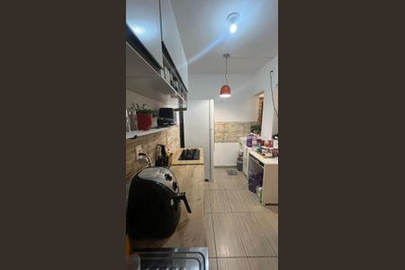 Cozinha de casa para alugar com 2 quartos, 70m² em Vila Dalva, São Paulo