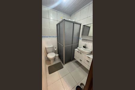 Banheiro de casa para alugar com 2 quartos, 70m² em Vila Dalva, São Paulo