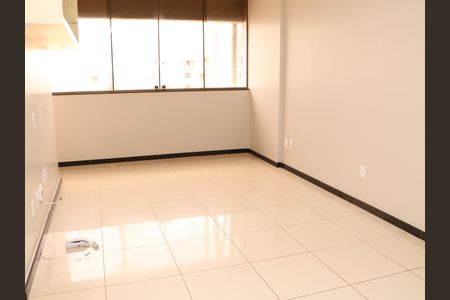 Apartamento para alugar com 76m², 3 quartos e 1 vagaSala 