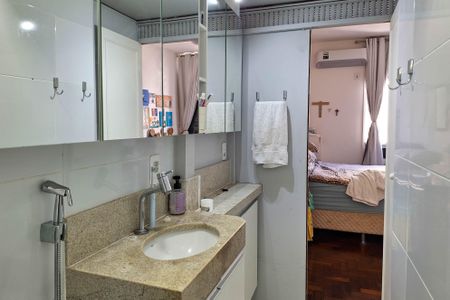 Apartamento à venda com 135m², 4 quartos e 2 vagasBanheiro da Suíte 3