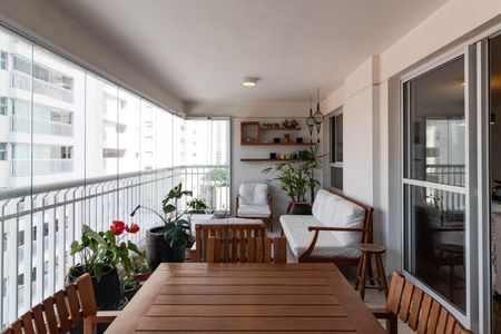 Apartamento à venda com 170m², 3 quartos e 3 vagas Apartamento à venda com 170m², 3 quartos e 3 vagasVaranda