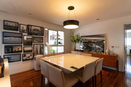 Apartamento à venda com 170m², 3 quartos e 3 vagas Apartamento à venda com 170m², 3 quartos e 3 vagasSala de Jantar