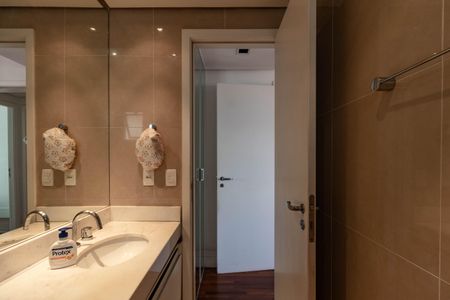 Apartamento à venda com 170m², 3 quartos e 3 vagas Apartamento à venda com 170m², 3 quartos e 3 vagasBanheiro da Suíte 1