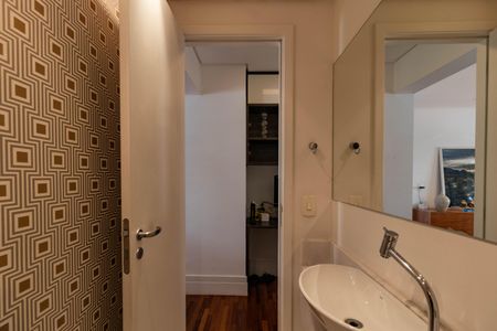 Apartamento à venda com 170m², 3 quartos e 3 vagas Apartamento à venda com 170m², 3 quartos e 3 vagasLavabo