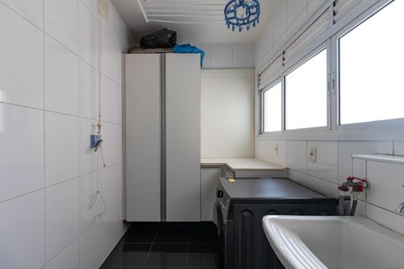 Apartamento à venda com 170m², 3 quartos e 3 vagas Apartamento à venda com 170m², 3 quartos e 3 vagasÁrea de Serviço